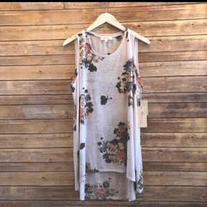 Two by Vince Camuto floral tank